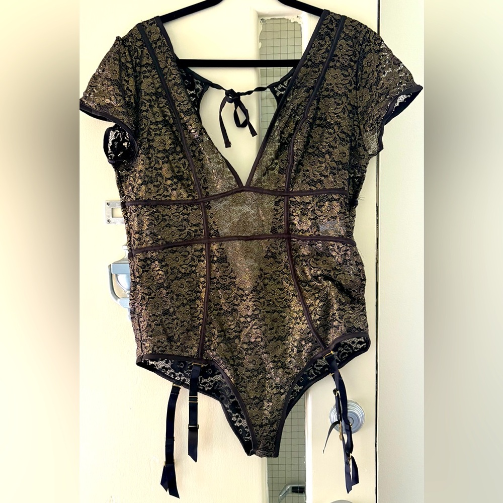 NWT FULLER FIGURE FULLER BUST FOIL LACE BODY